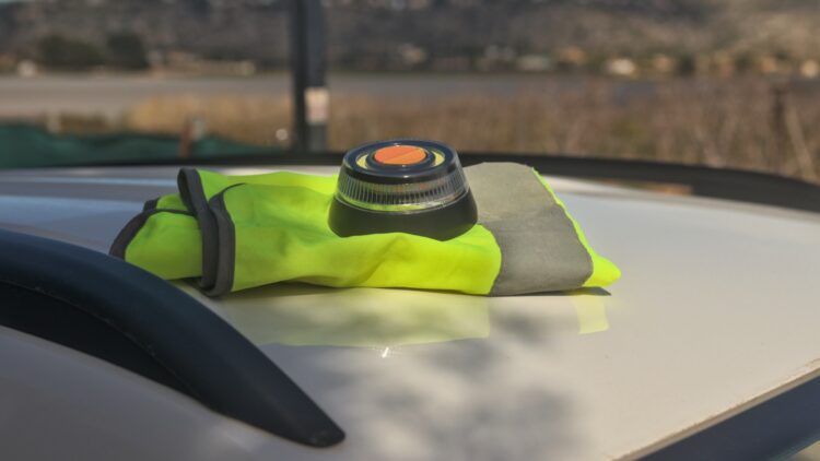 Confirmado: Carrefour pone a la venta la nuevas luces de emergencia V16 a un precio de saldo 1 Carrefour pone a la venta la nuevas luces de emergencia V16