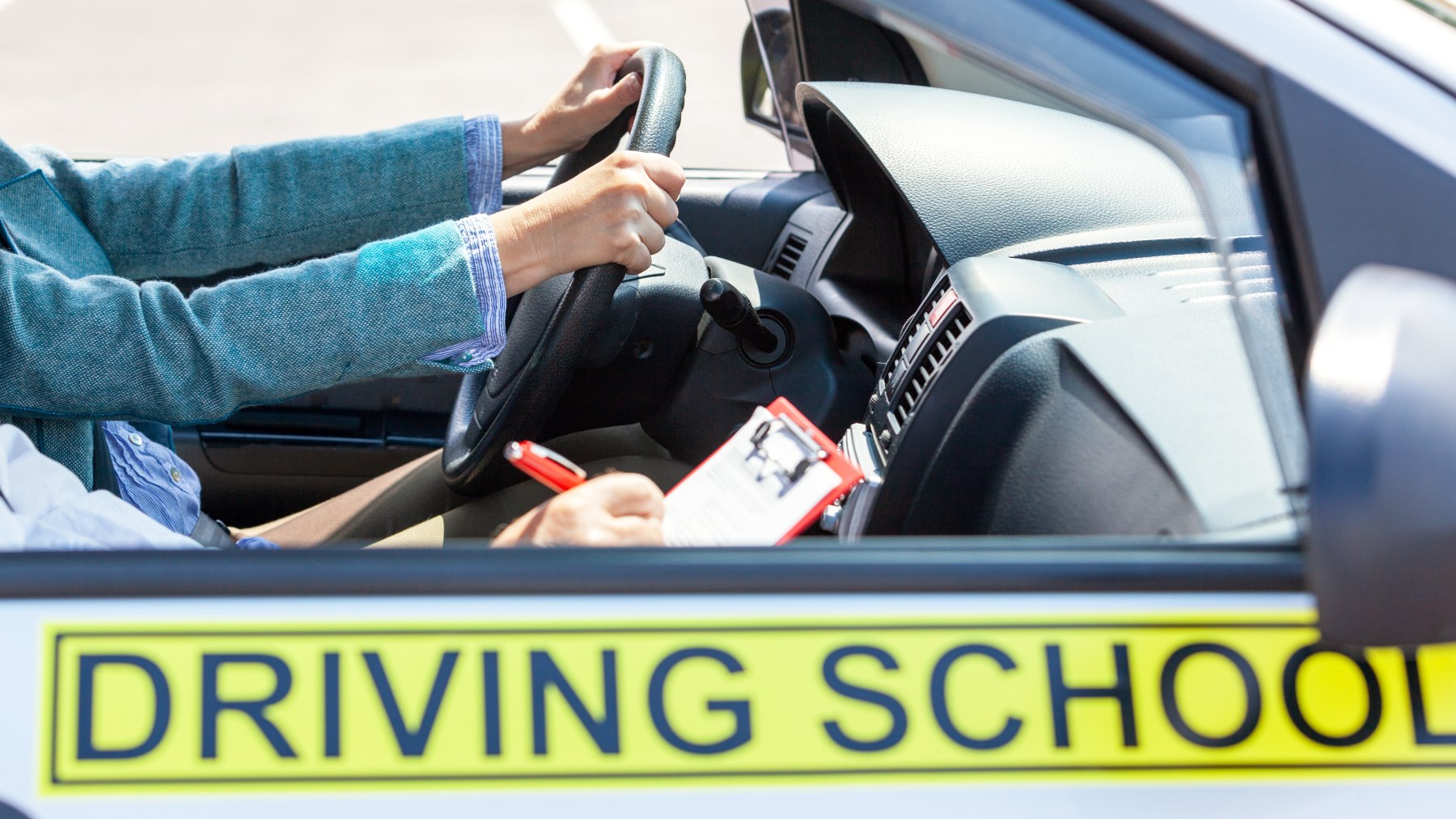 Puedes sacarte el carnet de conducir en inglés