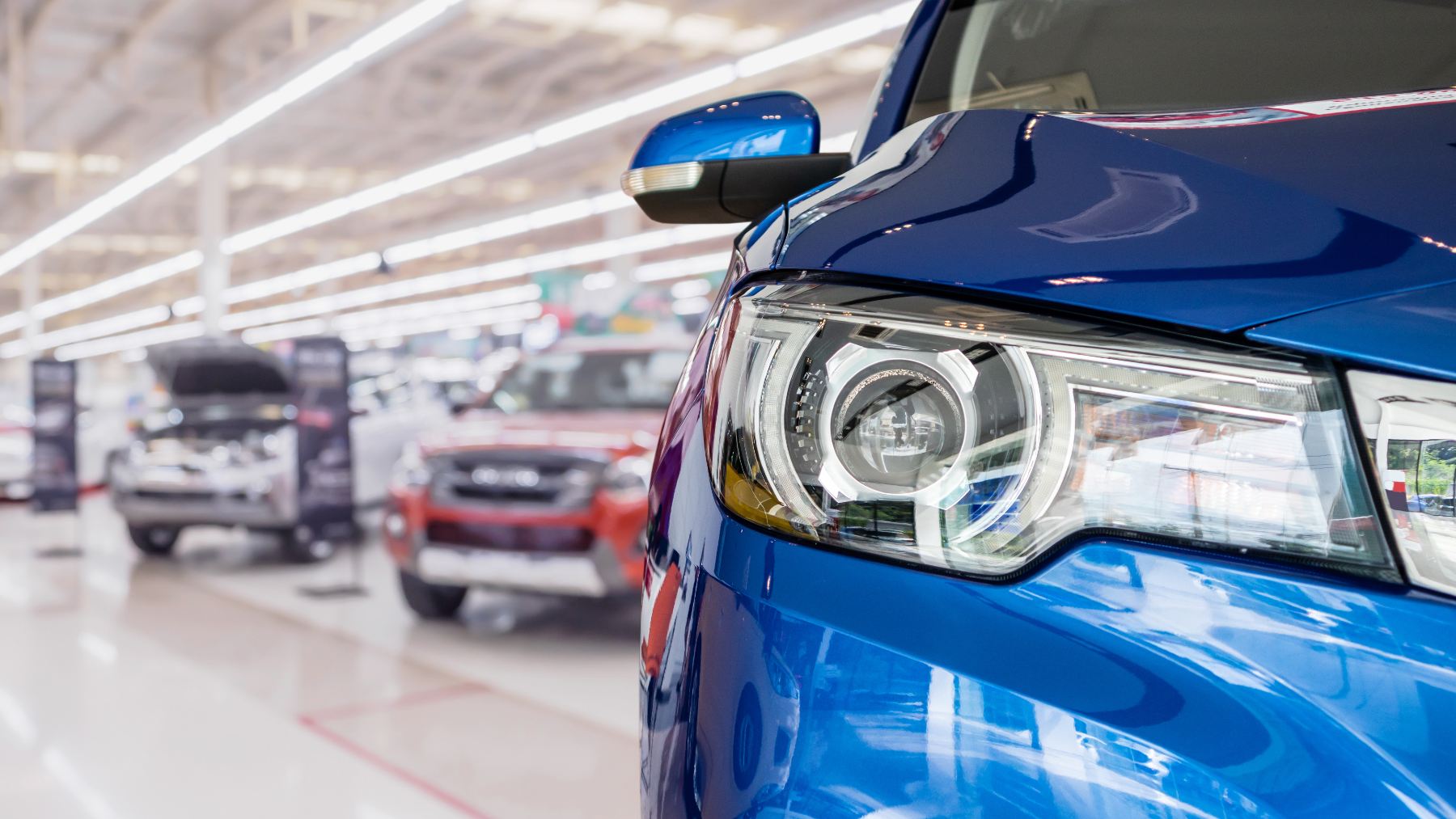 Estos son los coches obligados a llevar la nueva etiqueta roja