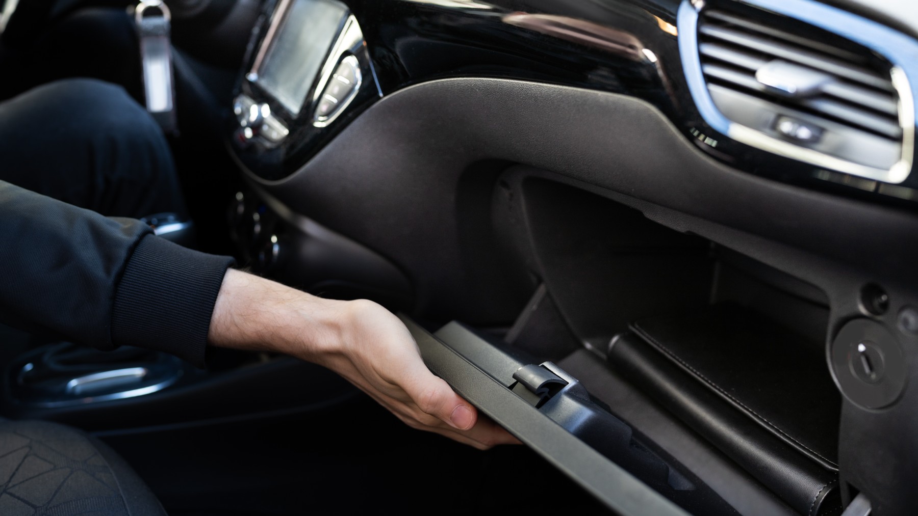 Conducir sin estos documentos en el coche puede costarte