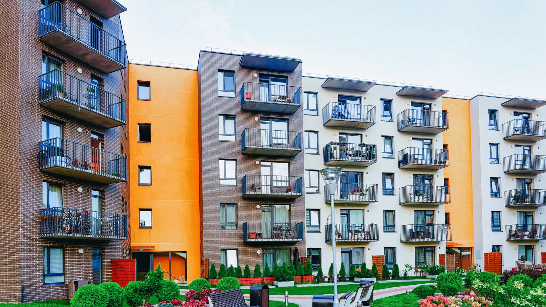 El Gobierno libera 40.000 pisos baratos de la Sareb