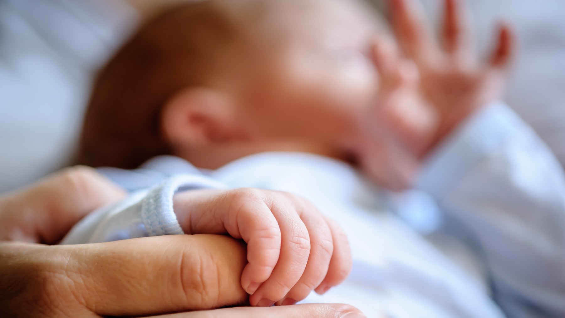 Es oficial: oficial: la Comunidad de Madrid activa ayudas para padres de 500 euros al mes y así puedes pedirlas.