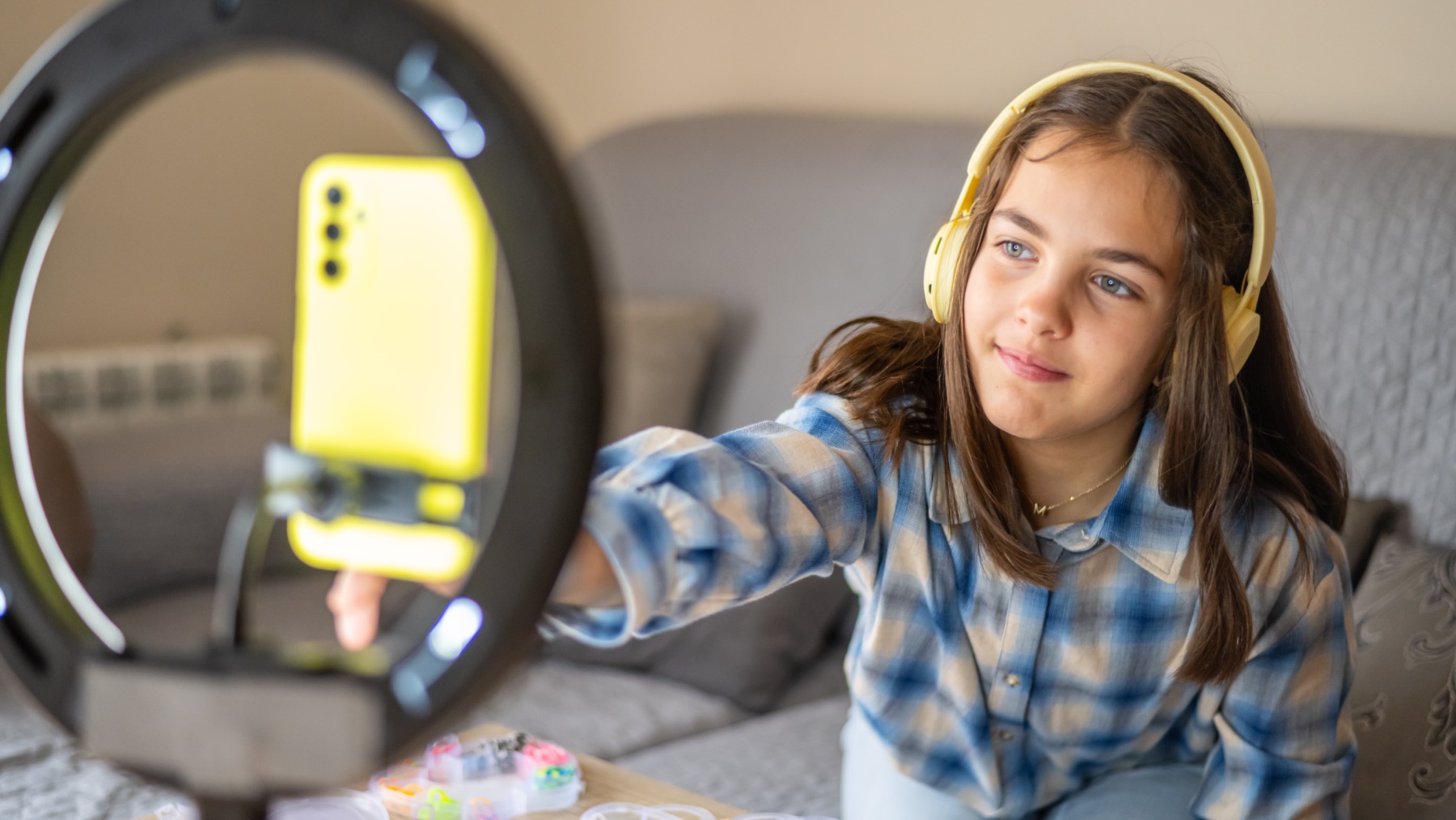 El Gobierno se harta de la sobreexposición infantil en redes sociales