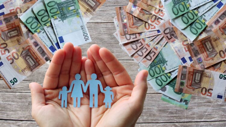 Buenas noticias para las familias con hijos: estos son los requisitos para acceder a 1.380 euros de ayuda de la Seguridad Social 1 Los requisitos para acceder a 1.380 euros de ayuda