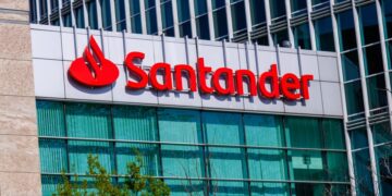 Banco Santander ofrece becas de 1.000 euros a universitarios
