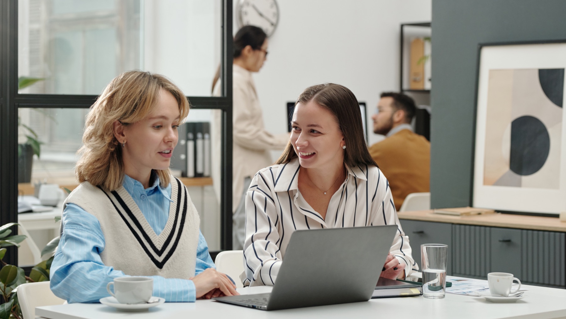 Becas de hasta 1.100 euros al mes que da la Fundación SEPI