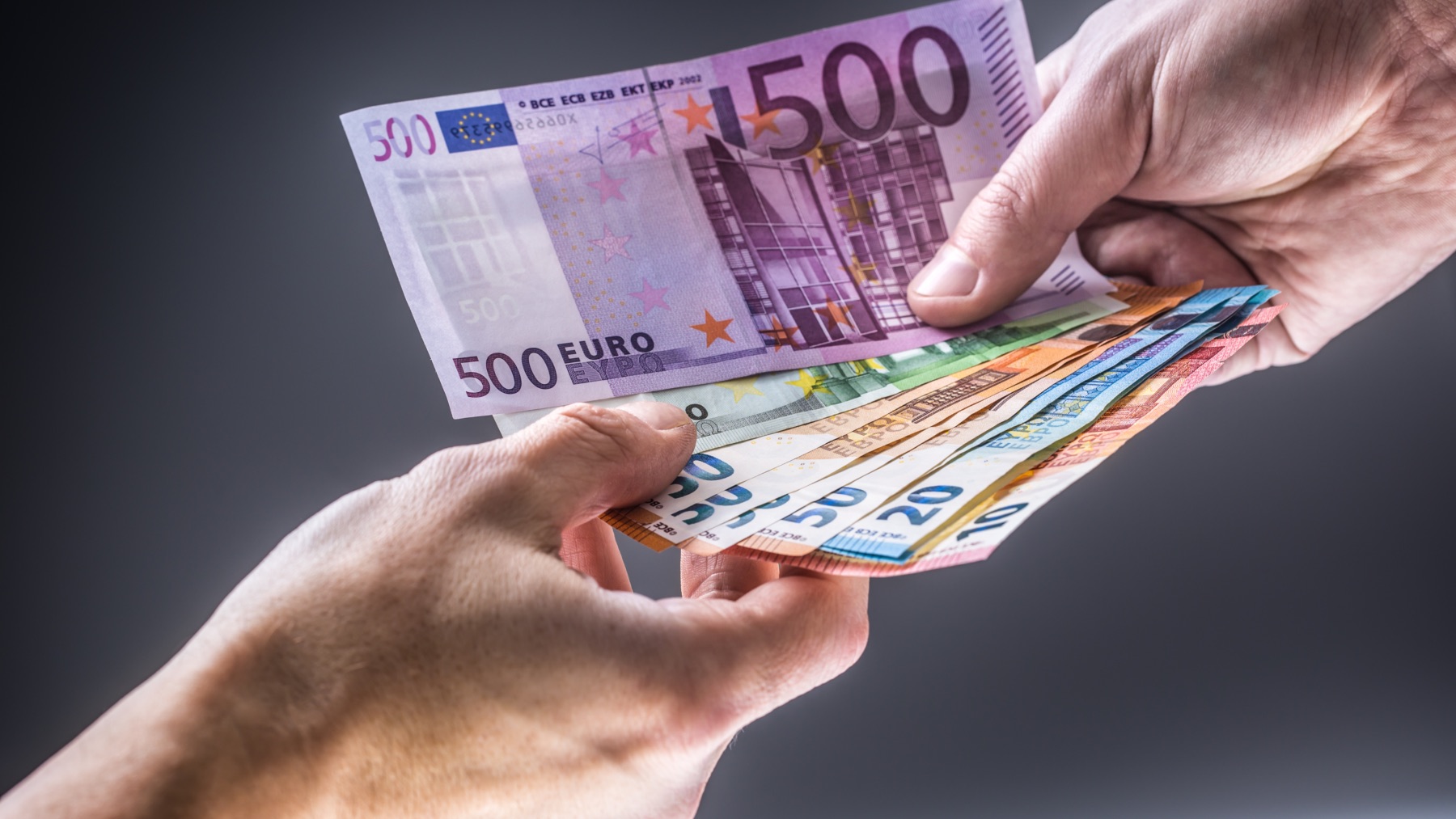 Hacienda aclara cuál el dinero máximo que puedes dar a un familiar