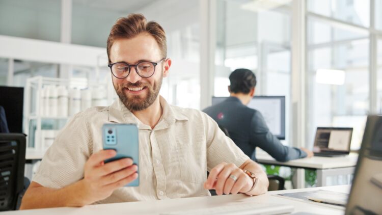 Adiós a los mensajes fuera de tu horario: así es el 'modo trabajo' del móvil, que silencia a tu jefe cuando acaba tu jornada 1 Adiós a los mensajes fuera de tu horario: así es el 'modo trabajo' del móvil