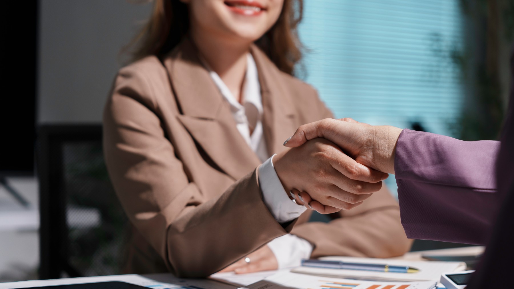 Así funciona el pacto encubierto que permite cobrar el paro