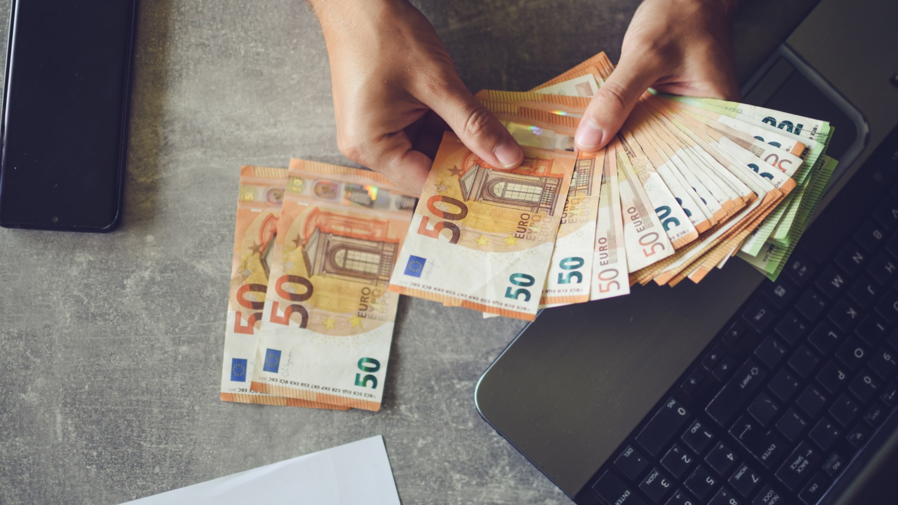 Sindicatos confirman que será ilegal cobrar menos de esta cantidad