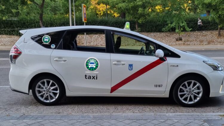 Ni Uber ni Cabify: los taxistas de Madrid se enfrentan a una nueva ordenanza que incluye todas estas obligaciones 1 Ni Uber ni Cabify: los taxistas de Madrid se enfrentan a una nueva ordenanza que incluye todas estas obligaciones.