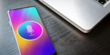 Grabar una conversación con otra persona es legal