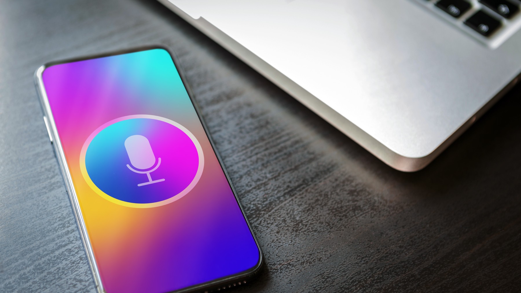Grabar una conversación con otra persona es legal