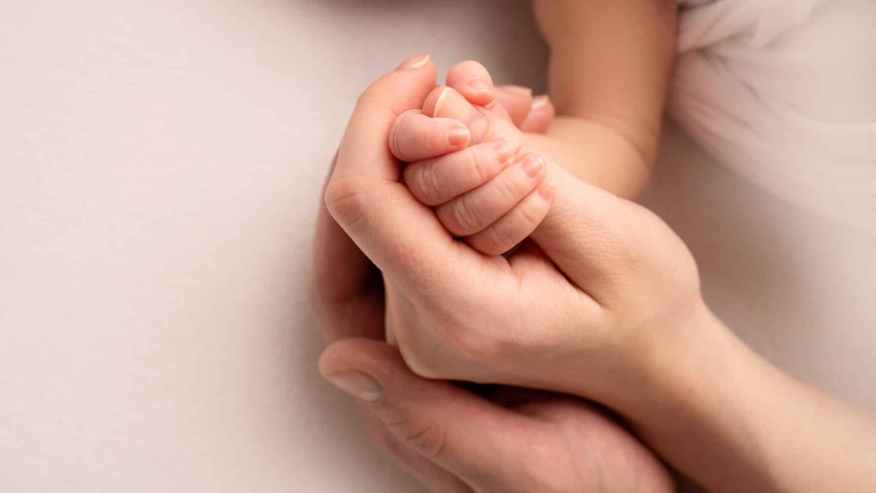 El SEPE interrumpirá el paro durante la baja por maternidad