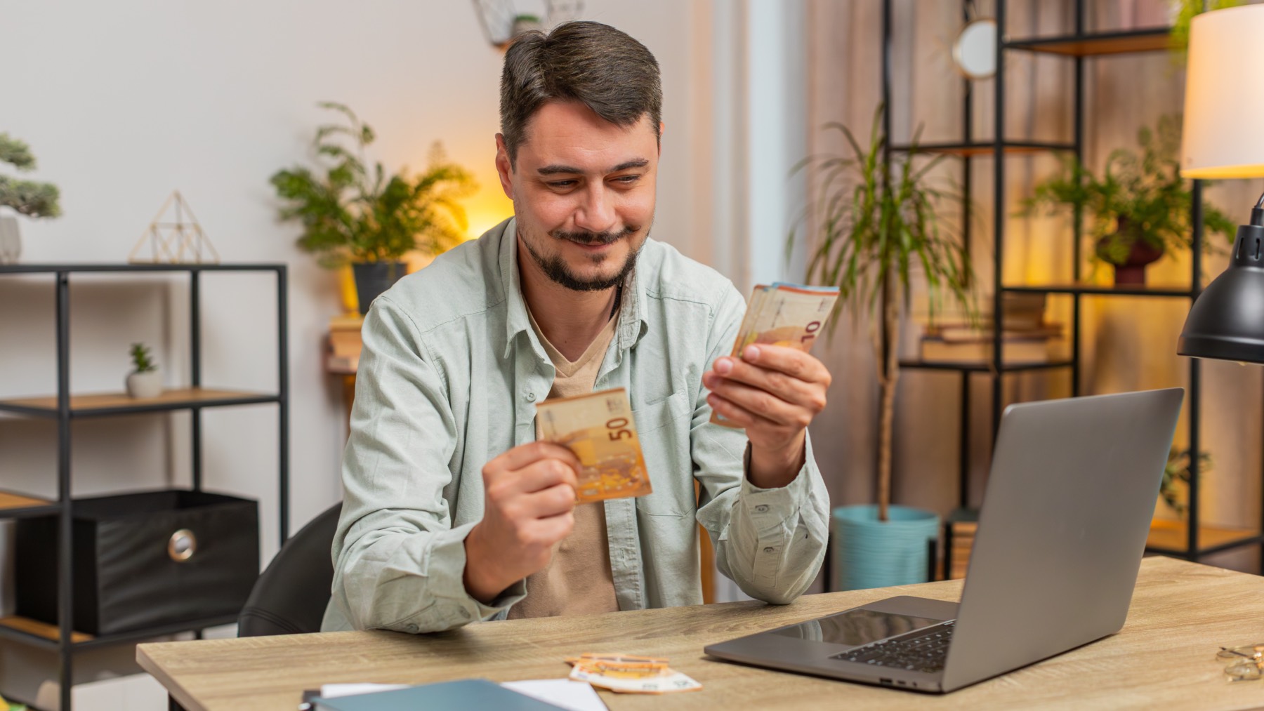 Si trabajas a media jornada, puedes cobrar el paro