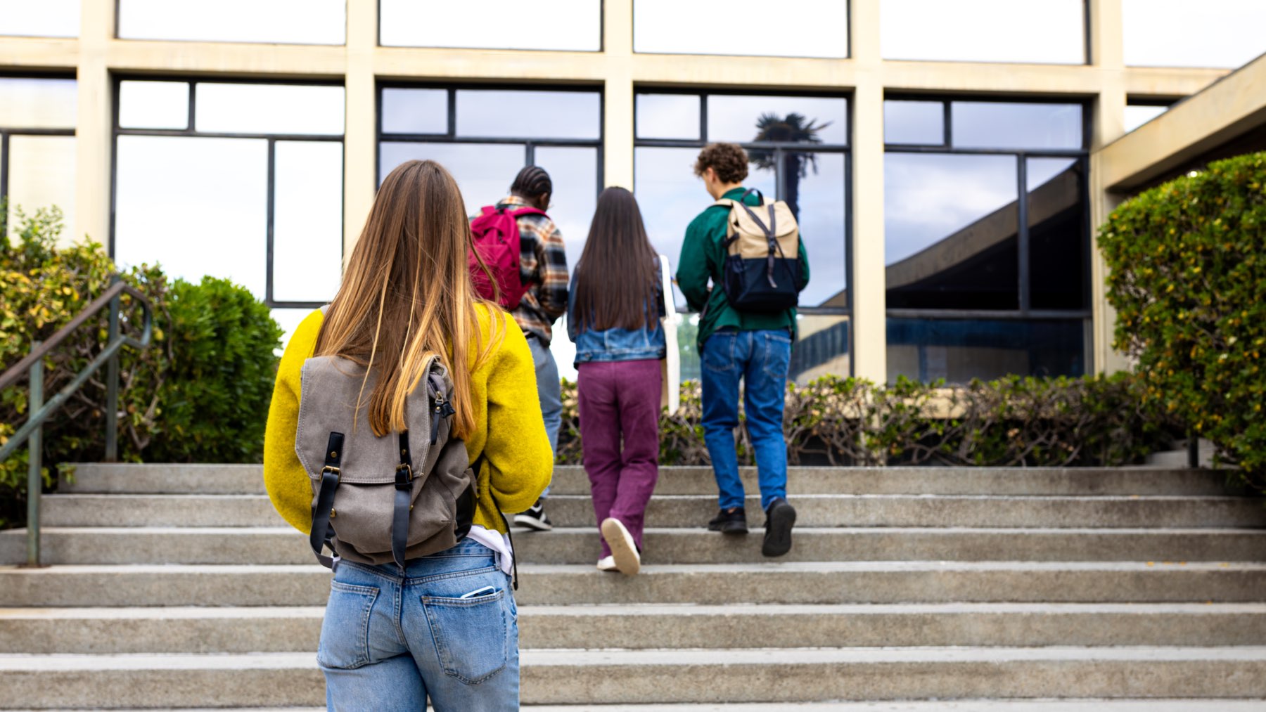 Buenas noticias: el SEPE publica 270 ofertas para trabajar en colegios