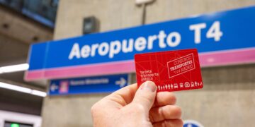 Ayuso lanza un nuevo abono transporte con viajes ilimitados