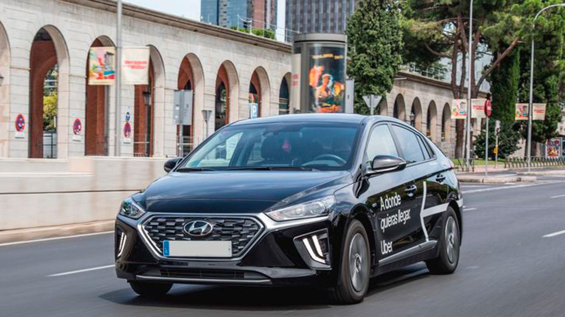 Adiós a los VTC: Cataluña pone en jaque a Uber y Cabify