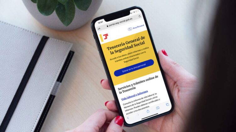 Ni esperas ni cita previa: la Seguridad Social te permite solicitar tu vida laboral de manera online utilizando esta aplicación 1 Ni esperas ni cita previa: la Seguridad Social te permite solicitar tu vida laboral de manera online utilizando esta aplicación.