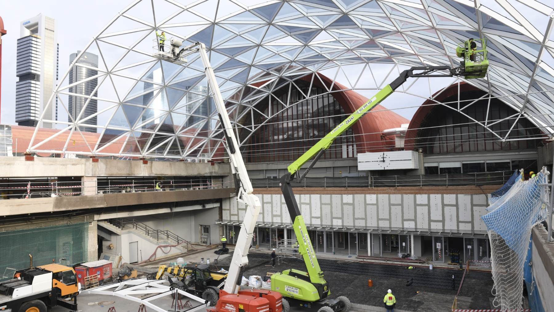 Adiós a la restauración: la estación de Chamartín-Clara Campoamor se queda sin ella y estas sin las alternativas si viajas.