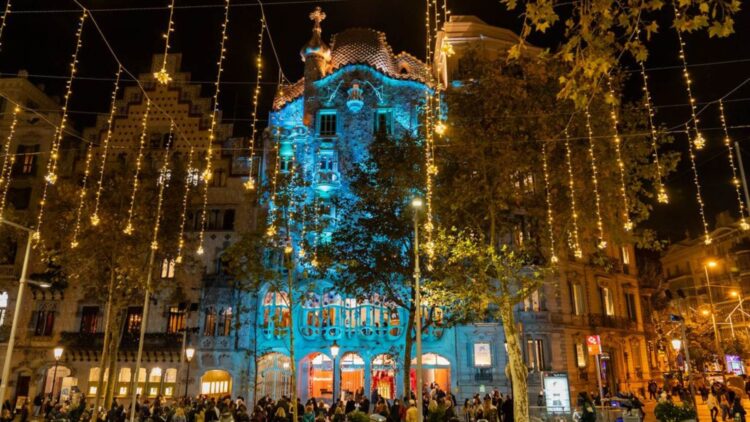 La Guardia Urbana lo confirma: Barcelona impondrá multas de hasta 3.000 euros por hacer esto en la calle en Navidad 1 La Guardia Urbana lo confirma: Barcelona impondrá multas de hasta 3.000 euros por hacer esto en la calle en Navidad.