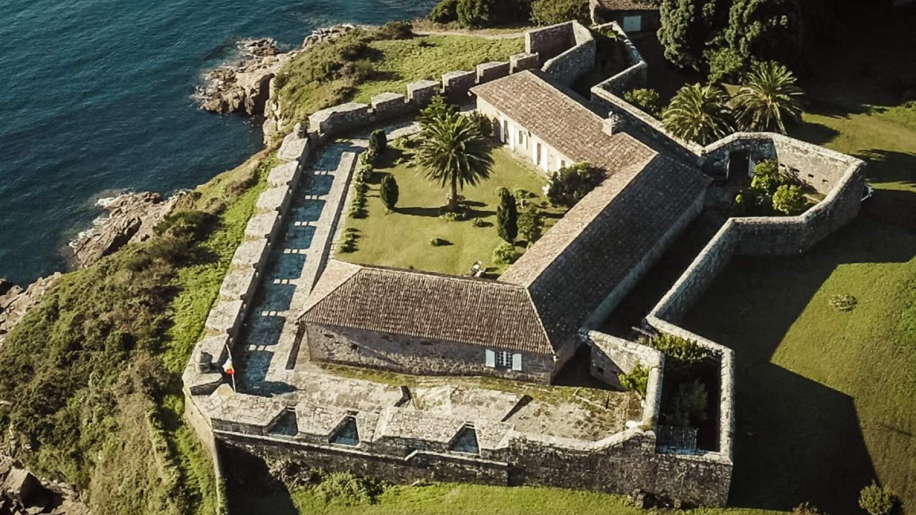 Se vende castillo: ubicado en Galicia