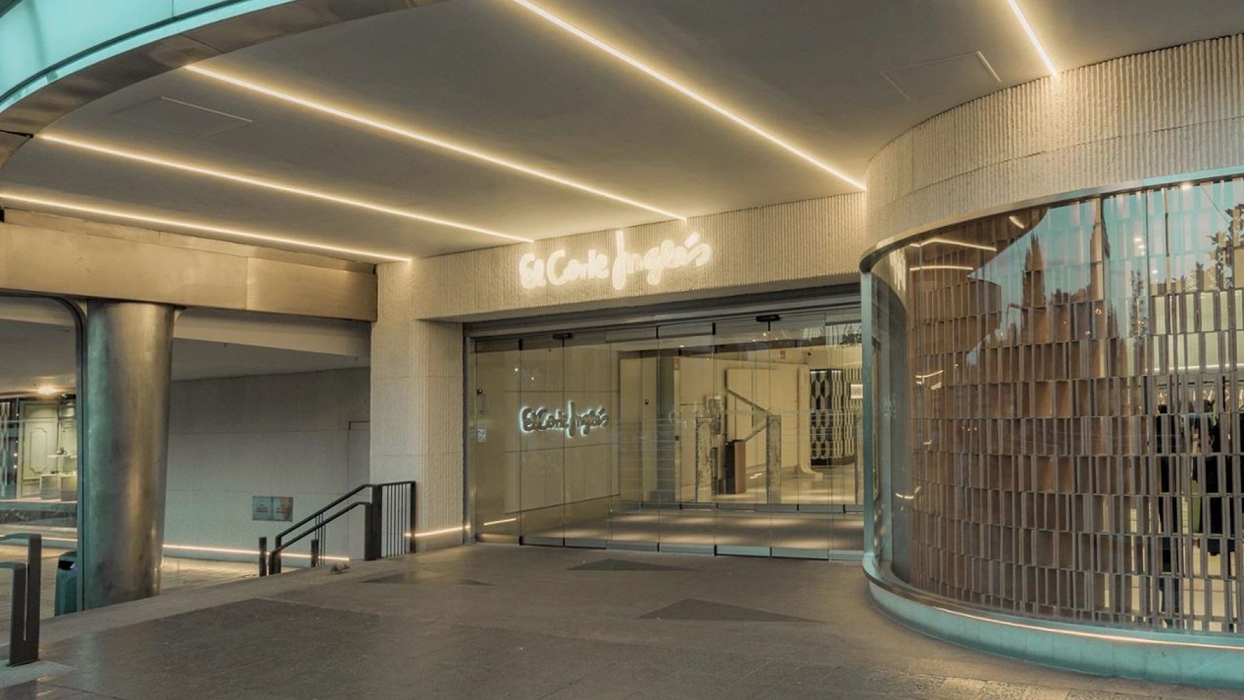 Cuándo dinero gasta al día El Corte Inglés más icónico de Madrid