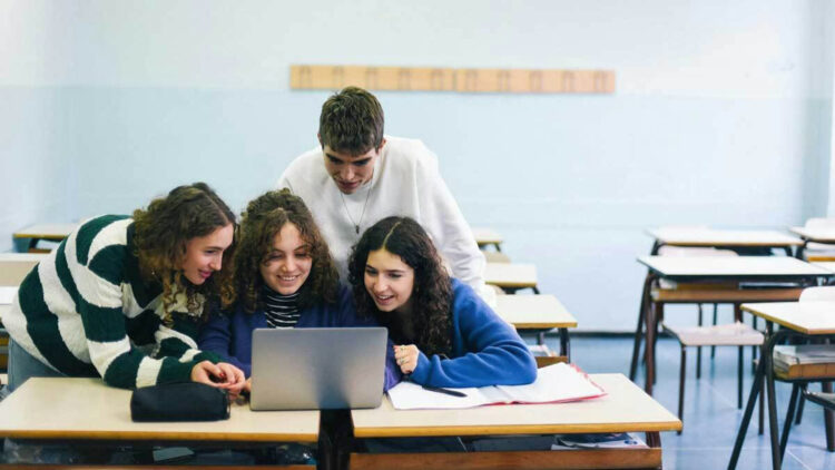 Buenas noticias para los estudiantes andaluces: la Junta dará hasta 6.000 euros a quienes cumplan con estos requisitos.