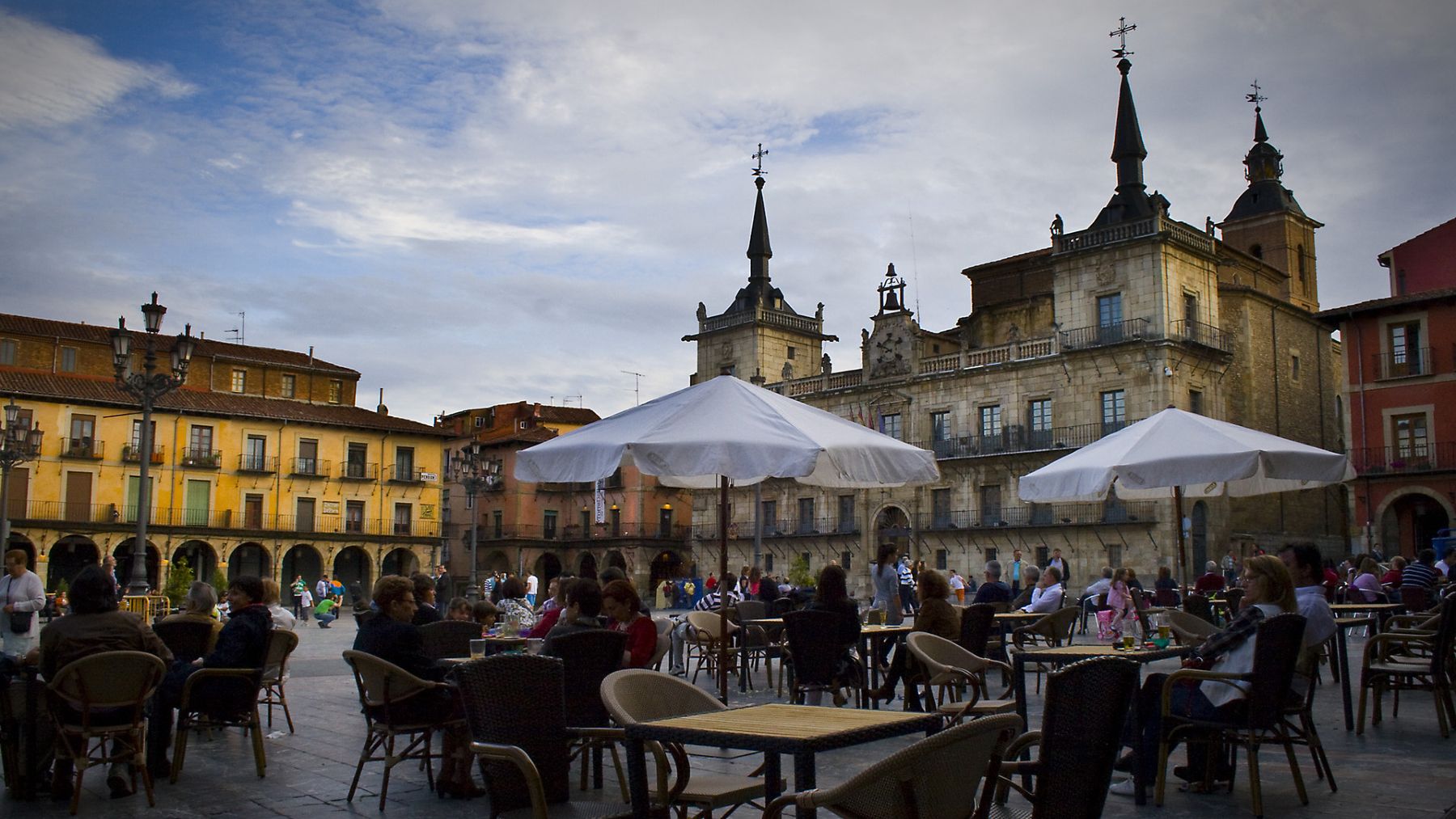 Confirmado: estas son las 5 ciudades con más bares de España... y ninguna es Madrid, Bilbao o Barcelona.