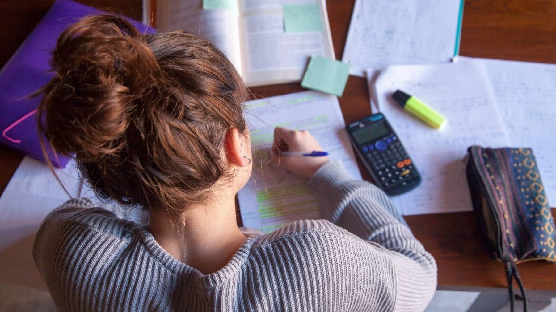 Si estoy de baja laboral, ¿puedo estudiar una oposición mientras tanto? Un experto resuelve las dudas.