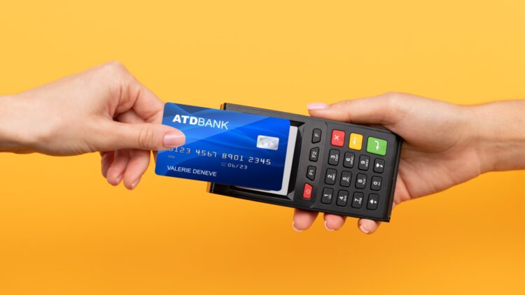 Confirmado: a partir del 1 de enero, Hacienda vigilará tus pagos con tarjeta a partir de esta cantidad de dinero