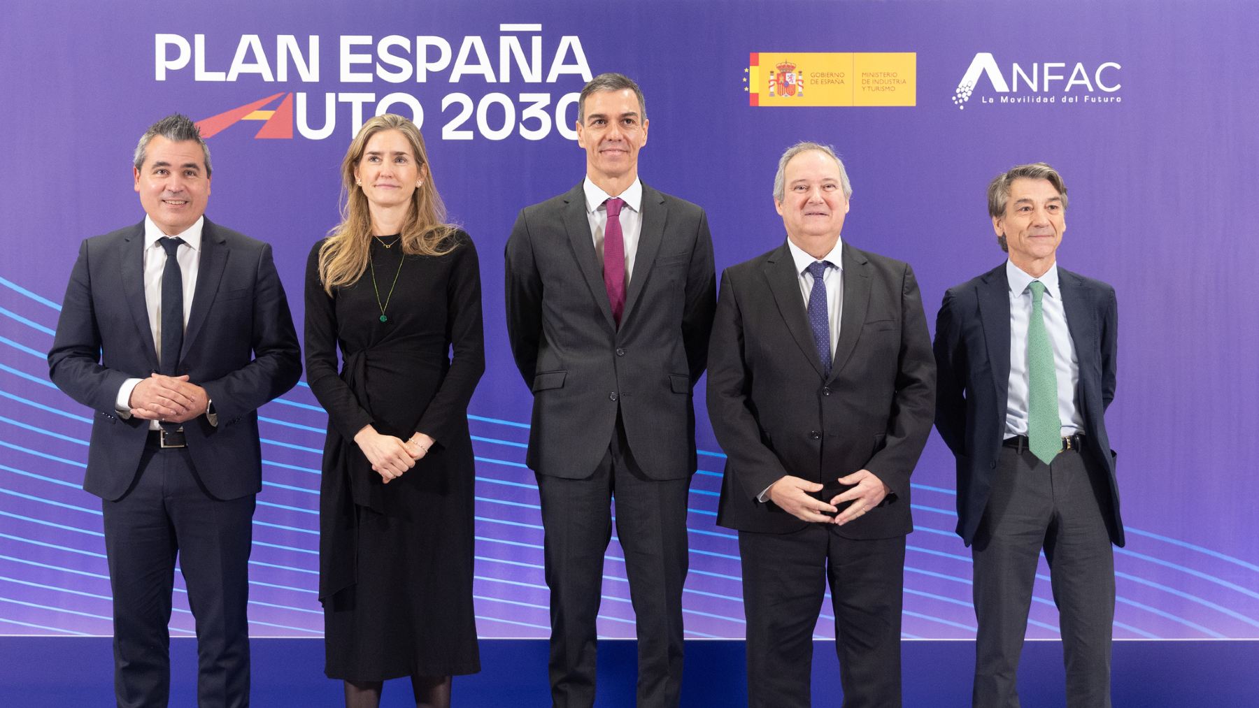 Adiós al Plan Moves III: así es el Plan Auto Plus, nuevo programa de ayudas del Gobierno al coche eléctrico.