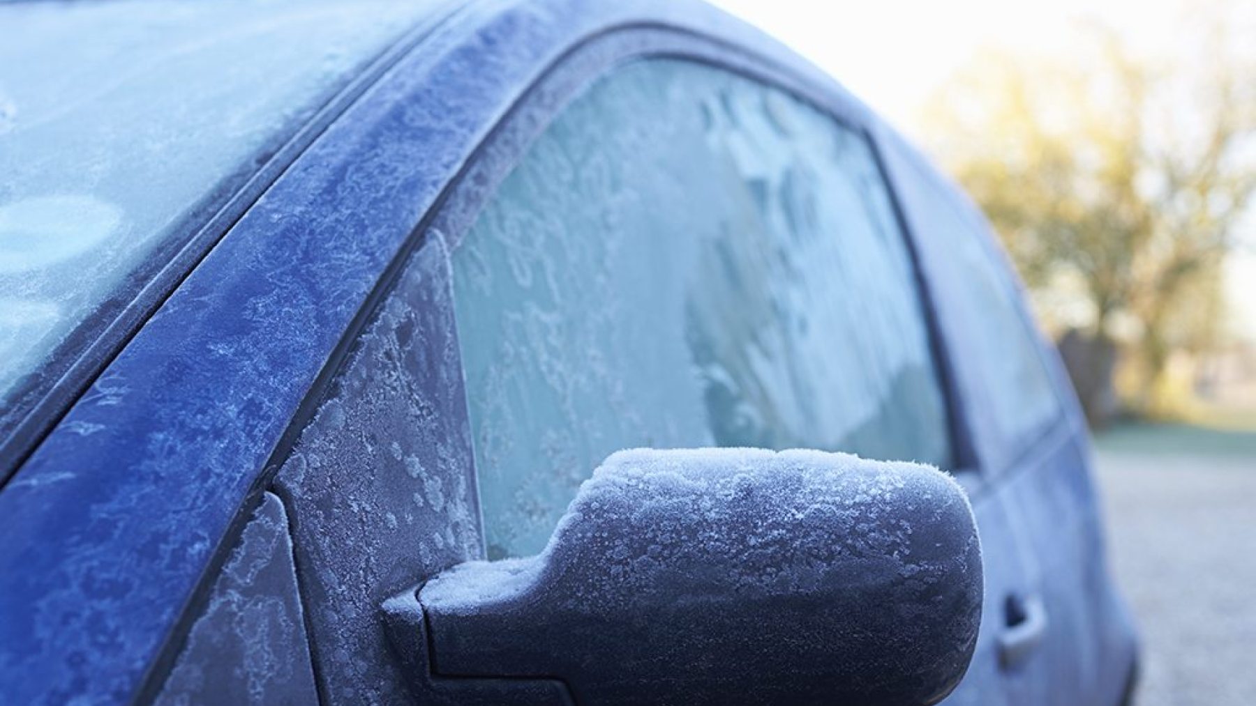Confirmado por expertos: este simple gesto te puede evitar sustos si eres de los que aparcan el coche en la calle.
